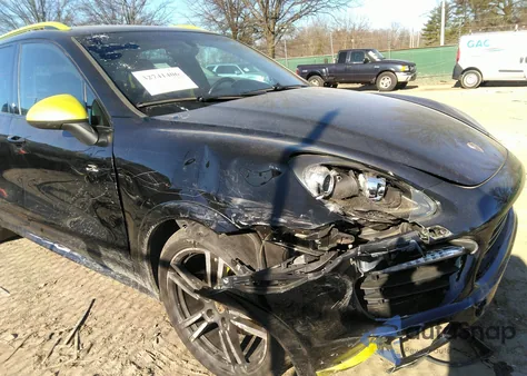 2013 Porsche Cayenne Gts z USA, uszkodzony, nr VIN WP1AD2A2XDLA75540